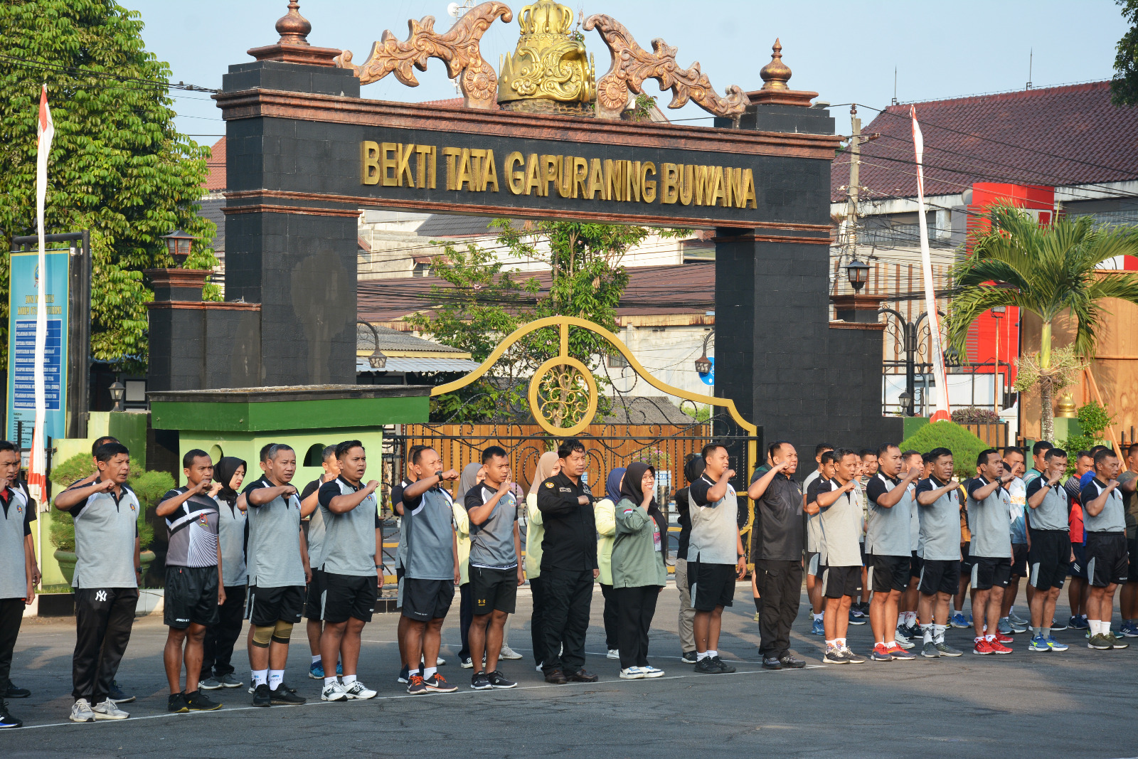Jaga Kedisiplinan dan Kebugaran, Korem 073/Makutarama Laksanakan Apel Pagi dan Olahraga Bersama